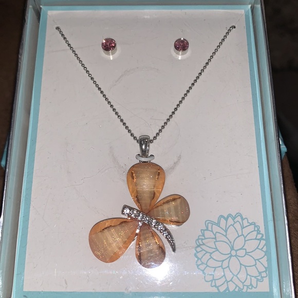 Lovely Butterfly Necklace with Pink Pierced earrings - Picture 2 of 5